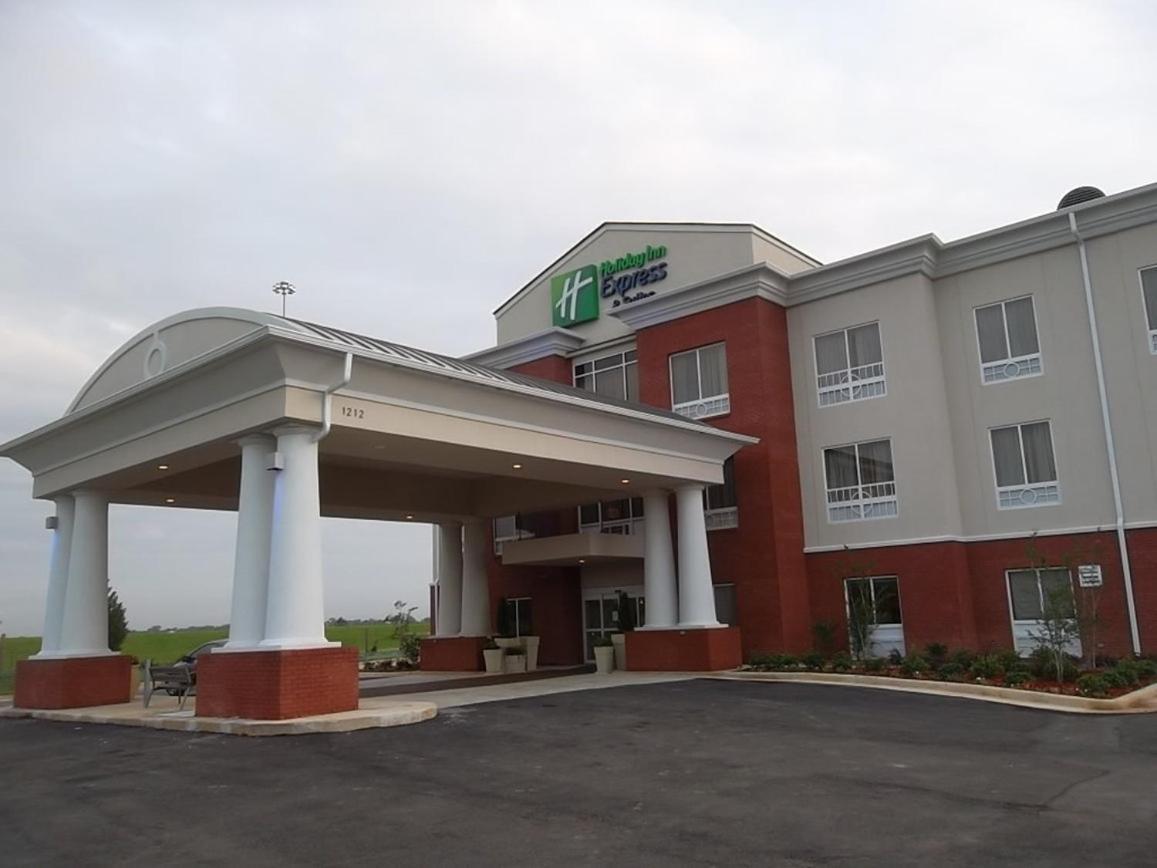 Holiday Inn Express & Suites Brookhaven By Ihg Exterior photo